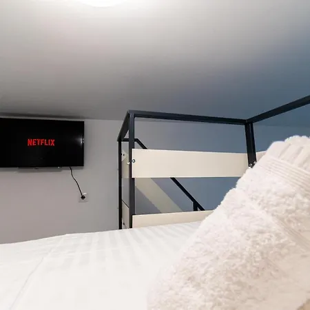 Apro - Tiny House Experience In The Heart Of Old Town Braşov