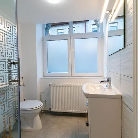 Apro - Tiny House Experience In The Heart Of Old Town Braşov